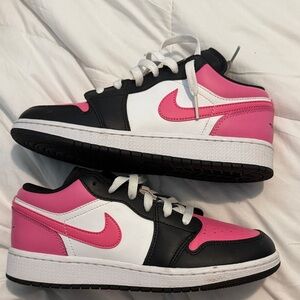 Nike Kids Black and Pink Sneakers